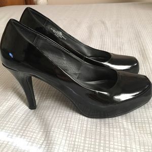 Black high heel! Like New!