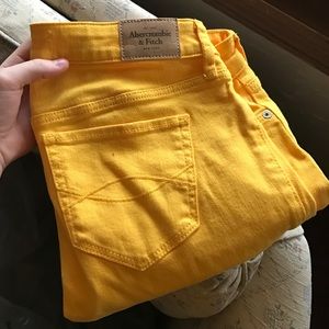 Yellow skinny jeans/jeggings