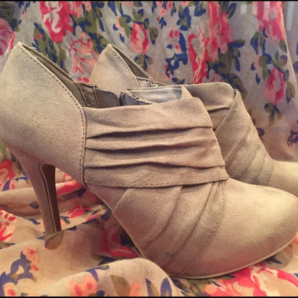 Mossimo Gray Suede Heeled Bootie