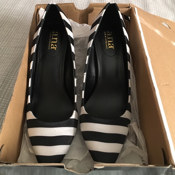Black and white strip high heel!