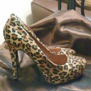 LEOPARD HEELS!