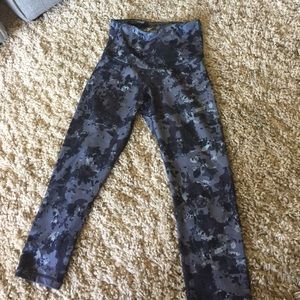 Athletic capris - form fitting