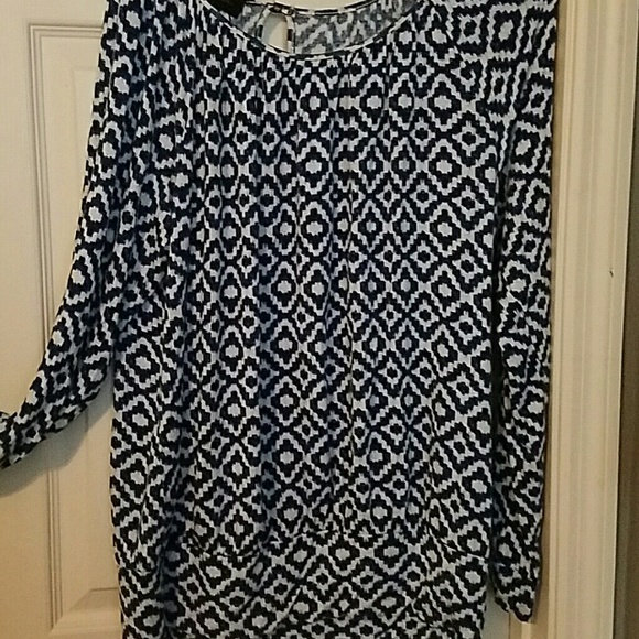 Top - Picture 2 of 2