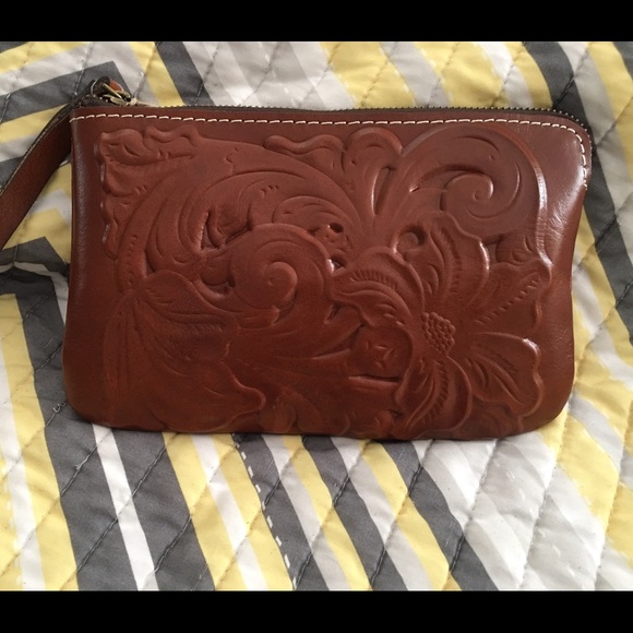 SALE! Patricia Nash leather Tooled wristlet NWT❤️️