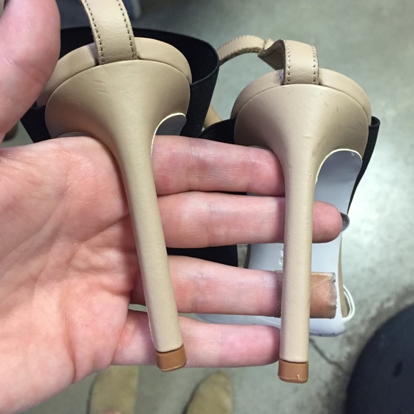 SOLD Vince heels - Picture 2 of 6