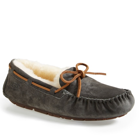 UGG Dakota Moccasin Slippers, size 8