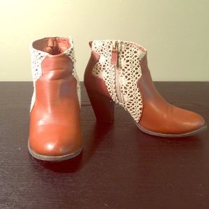 🎉🎉 HOST PICK! 👏🏼 Crochet detail booties🎉🎉