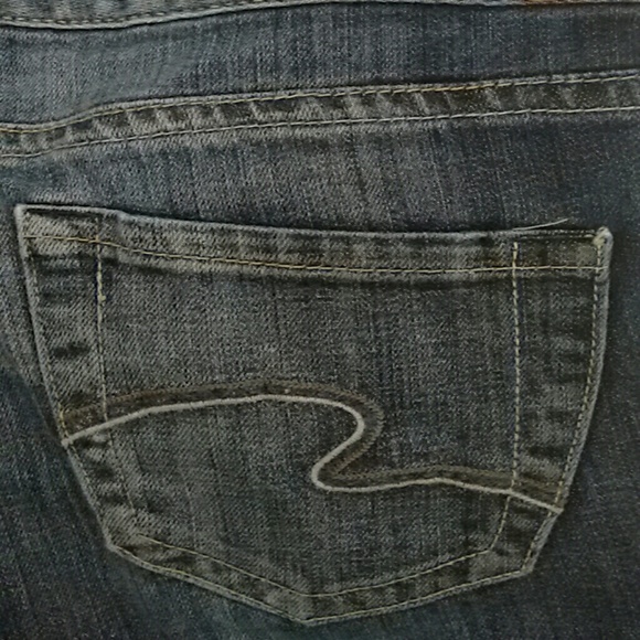 Dark Wash Denim Jeans - Picture 3 of 4