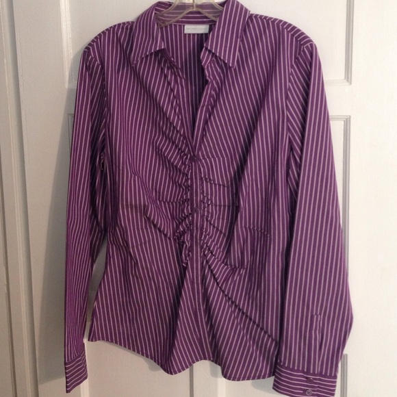 Women's ruched front blouse. Size L.