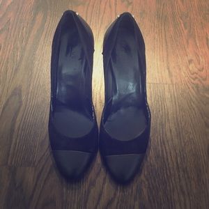 Gucci Leather Cap Toe Pumps