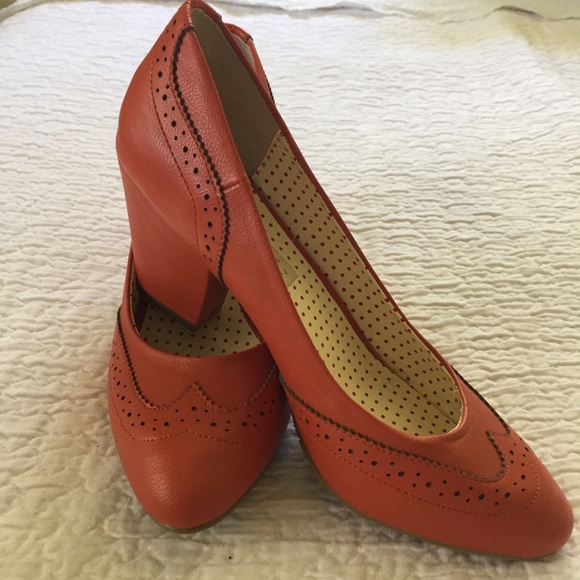 But another innocent tale.... Sz 10 Pumps