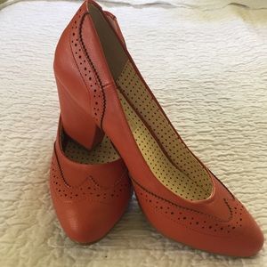 But another innocent tale.... Sz 10 Pumps