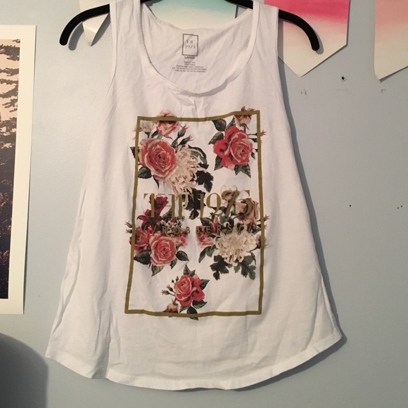 The 1975 // Robbers floral tank