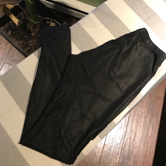 Faux leather black leggings