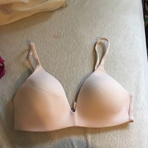 Light pink Body by Victoria Ipex bra