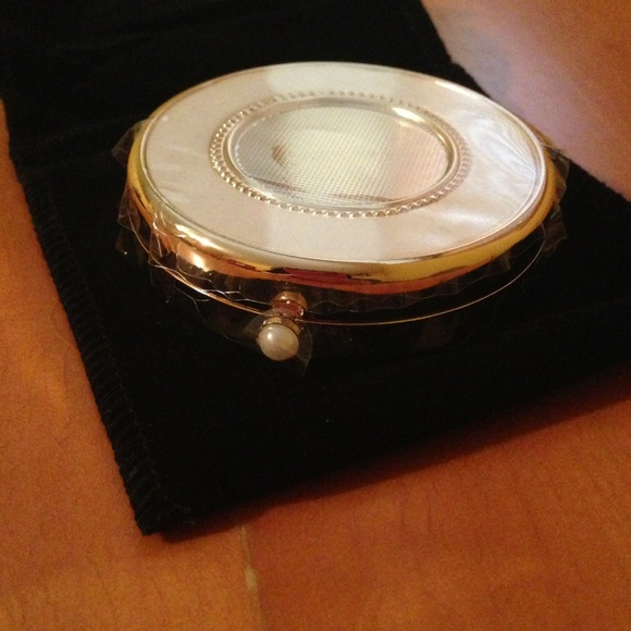 Engrave-able gold compact mirror 💖❤ - Picture 2 of 4