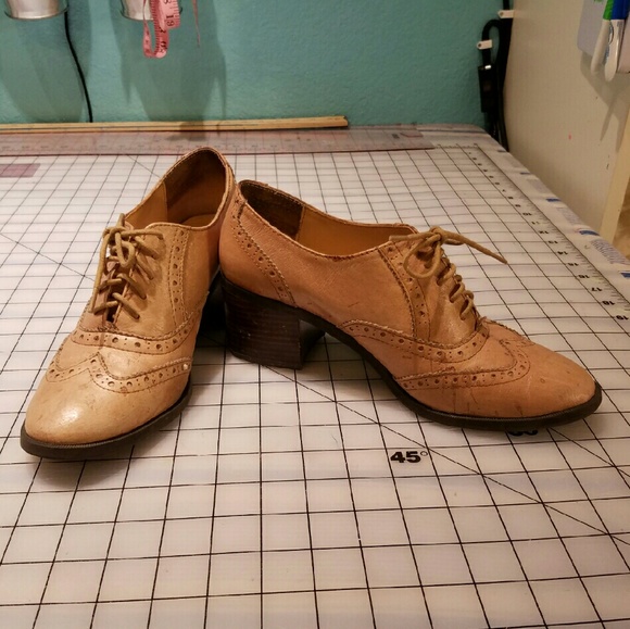 Steve Madden tan lace up heels oxfords