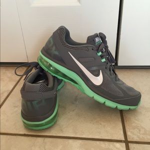 Nike Tennis Shoes