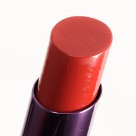 Matte Revolution Lipstick Temper - Picture 2 of 8