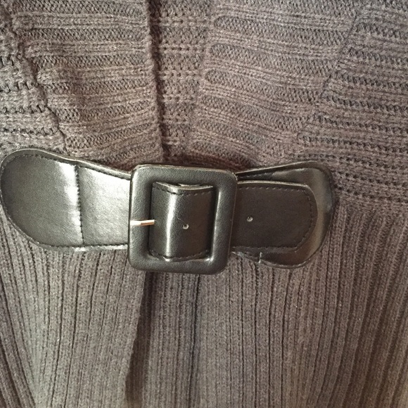 Grey Cardigan w/ belt attached - Picture 5 of 6