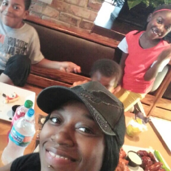 Meet your Posher, Ebonique - Picture 1 of 1