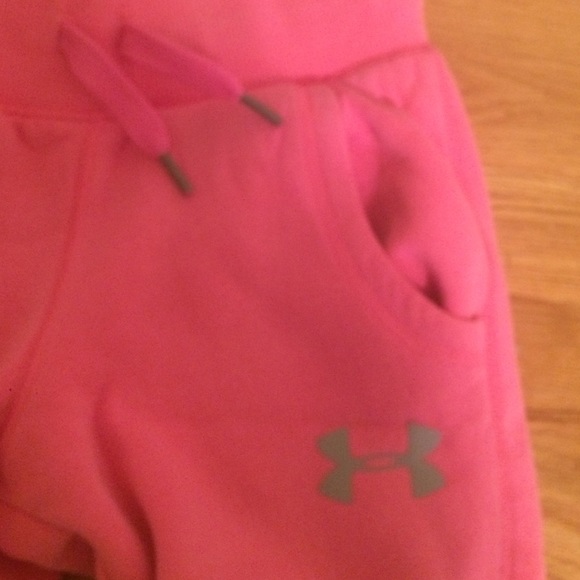 Girls under amour joggers - Picture 2 of 4
