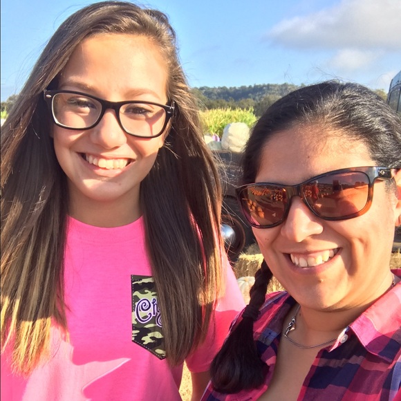 Meet your Posher, Monica - Picture 2 of 4