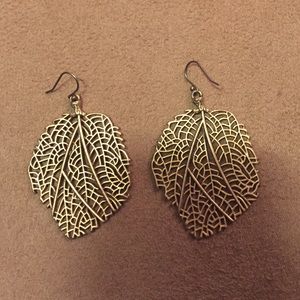 Lucky Brand Leaf Earrings in Gold