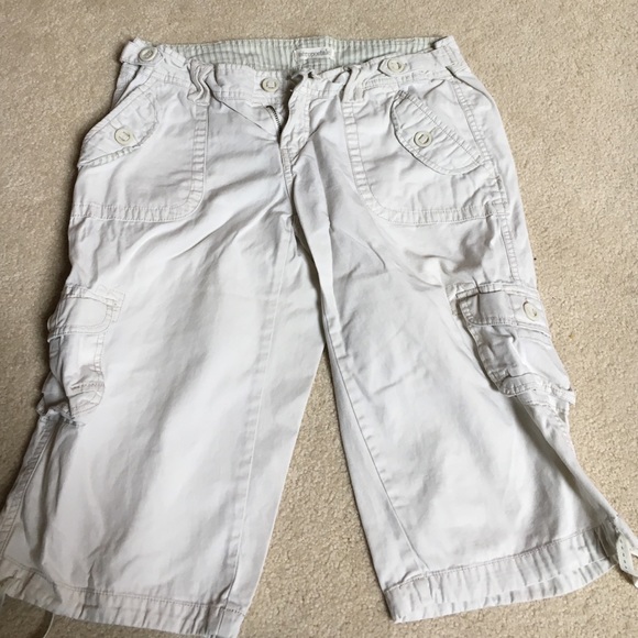 Aeropostale off white capris; Size 7/8