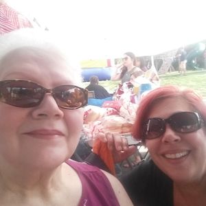 Meet your Posher, Dee