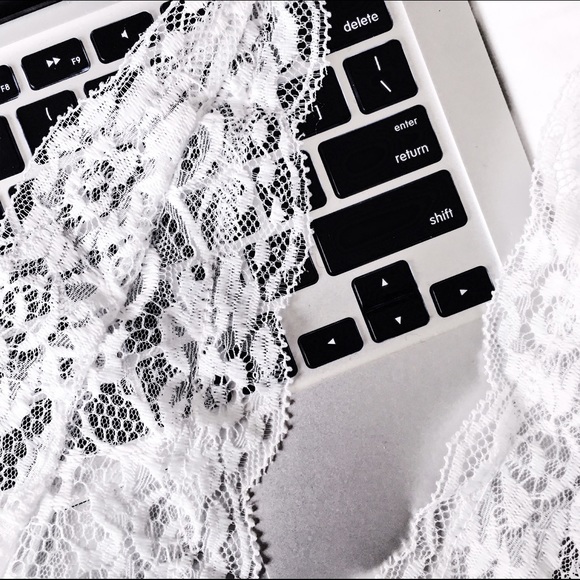 NEW White Lace Bralette - Picture 2 of 4