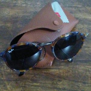 Ray Ban round fleck tortoise