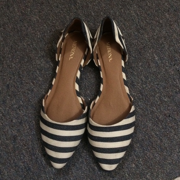 Cute striped flats!