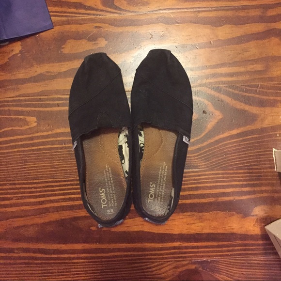 Size 8 Black Toms