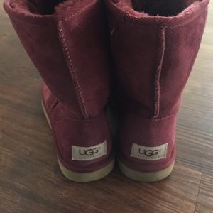 Worn once, classic short Uggs. Size 5!