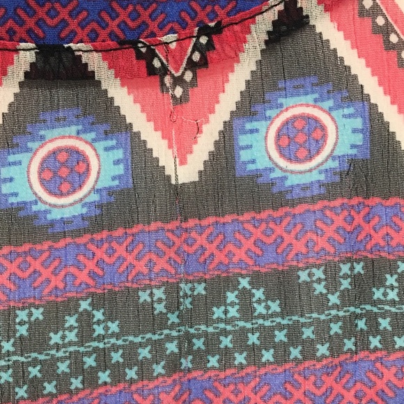 Geometric multicolored lightweight sheer summer crop top - Picture 2 of 4