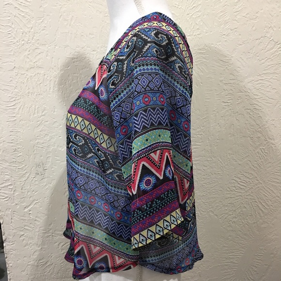 Geometric multicolored lightweight sheer summer crop top - Picture 3 of 4