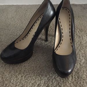 Size 7, black leather pumps!