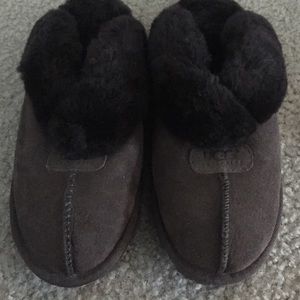 Brand new Ugg slippers, chocolate brown!