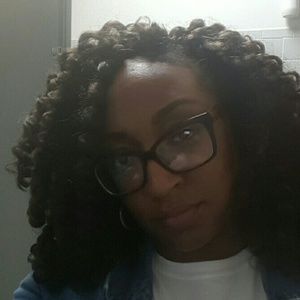 Meet your Posher, Monique