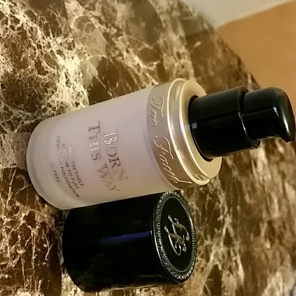 Too Faced Born This Way Foundation in Snow unbox