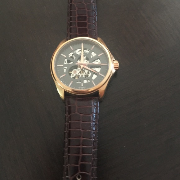 Kenneth Cole Watch - Never Change Batteries - Picture 2 of 4
