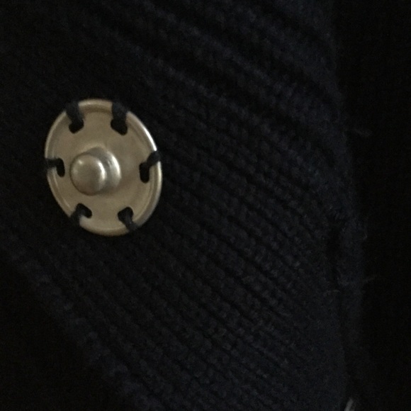 Sweater - Picture 4 of 4