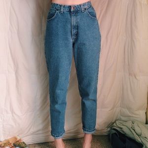 Cute hipster high waisted jeans!