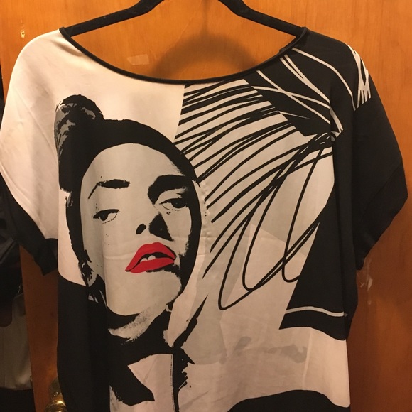 Trendy artist top