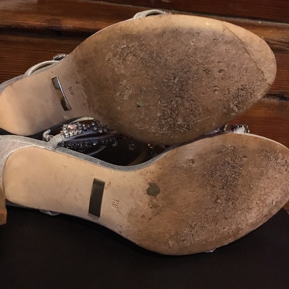 Gorgeous beaded wedding heels - Picture 3 of 4