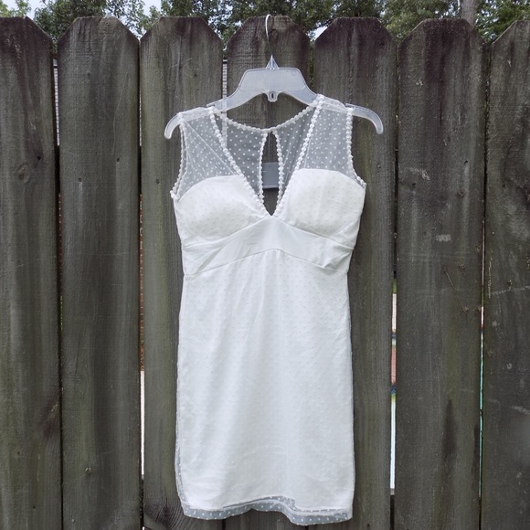 Lacy White Dress - Picture 2 of 4