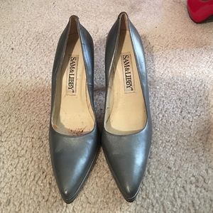 **SOLD**Grey Pumps