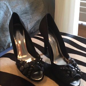 Black open toe shoes .