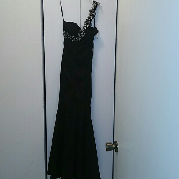 Xscape Dresses & Skirts - Black Gown Xscape Dresses & Skirts - Black Gown